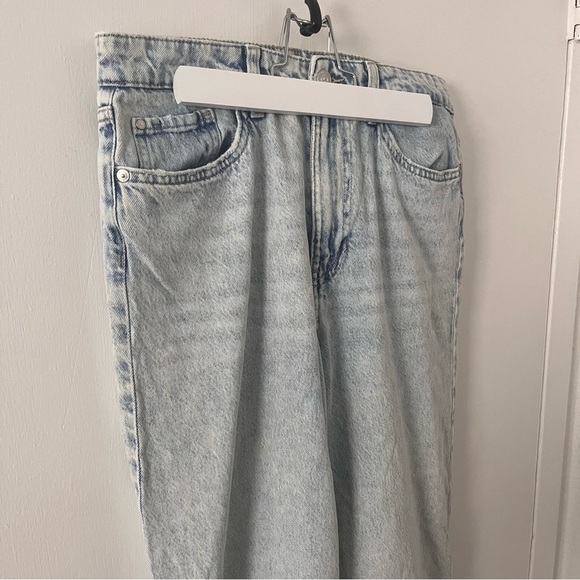 High Rise Mom Jeans Light Wash Women’s Size 8 High Rise 11” - Picture 3 of 14